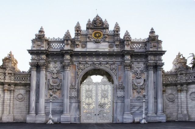 Dolmabahce Palace entrance. Istanbul day tours.