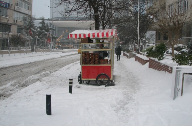 Almost the only simit vendor in the area (usually there is one on every corner)