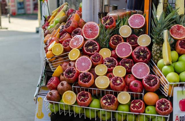 Citruses and pomegranate stand in Istanbul